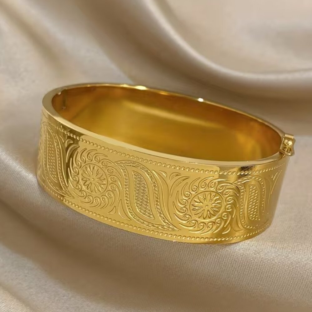 Vintage Style Sunflower Engraved Stainless Steel 18k Gold Plated Bracelet Bangle